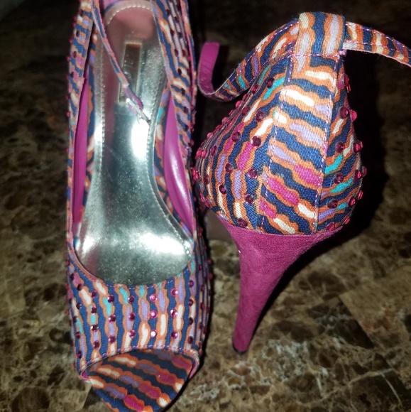 Heels - Picture 2 of 3